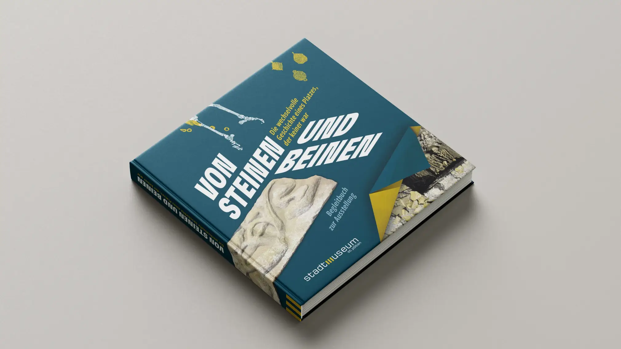 Die im Stadtmuseum erhältliche Begleitpublikation zur Ausstellung „Von Steinen und Beinen“ (2025).